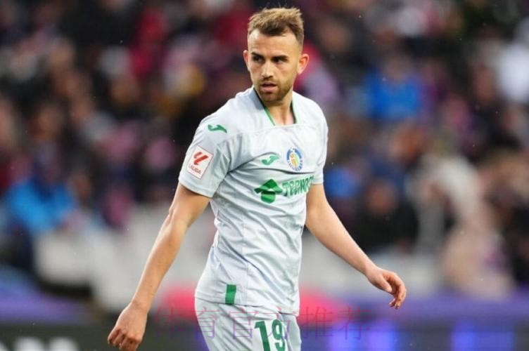 马约拉尔已同意加盟罗马 但罗马想先租借他 马约拉尔已同意加盟罗马 但罗马想先租借他